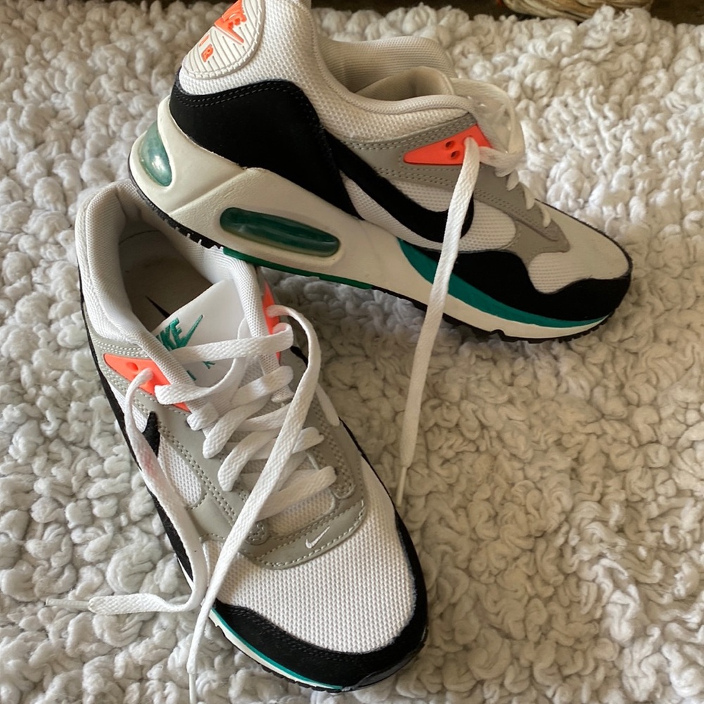 White size 8 Nike womens